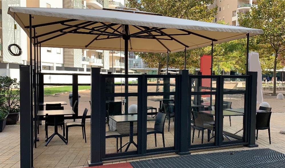 DEHOR Gazebo Esterno Illuminato 5m X 5m con arredi vari in ottime condizioni Bari